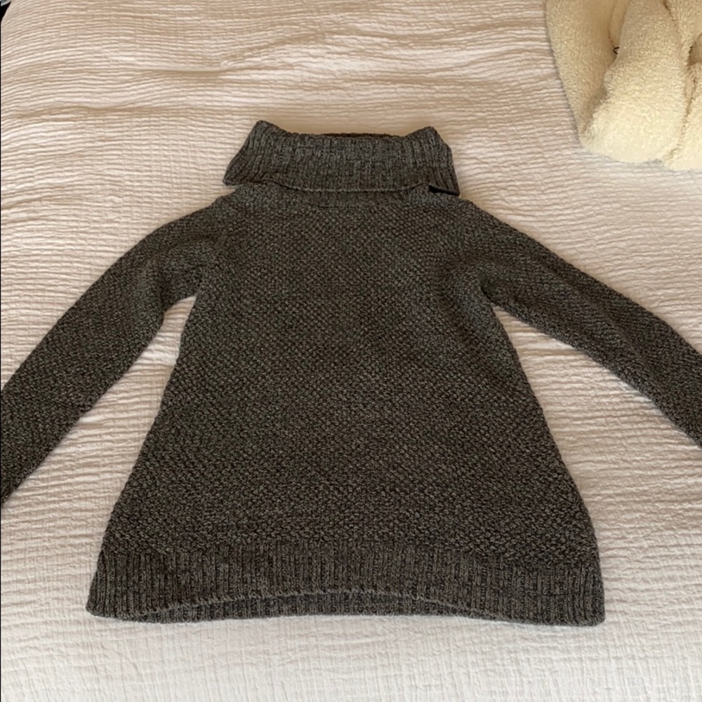 grey sweater